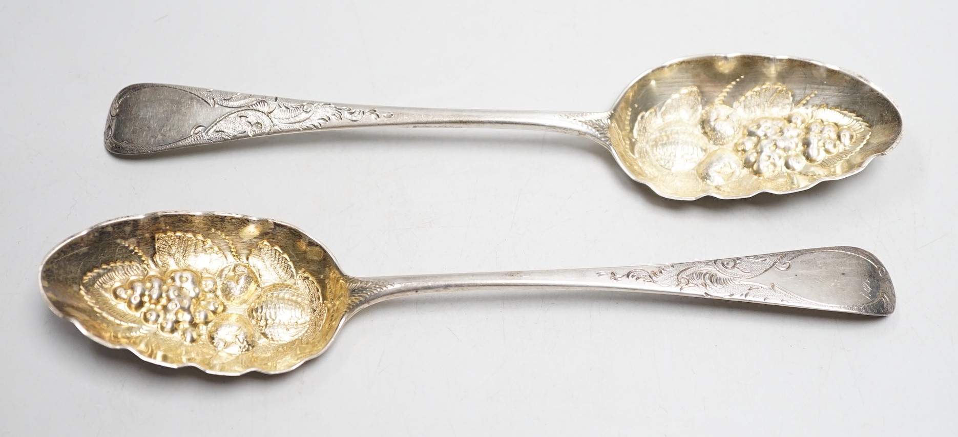 A pair of early Victorian silver Old English pattern 'berry' spoons, Mary Chawner, London, 1839, 21.9cm, 3.6oz.